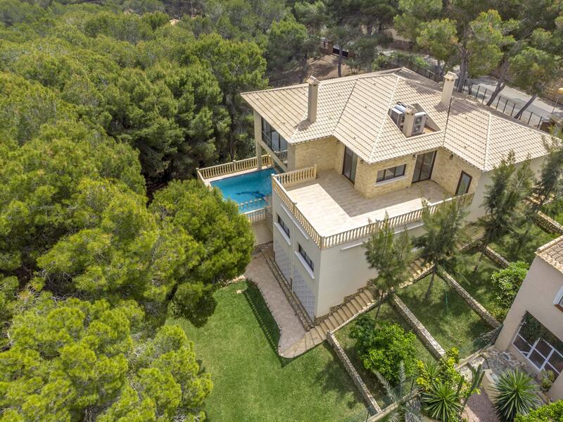 Villa til salgs i Dehesa de Campoamor, Alicante
