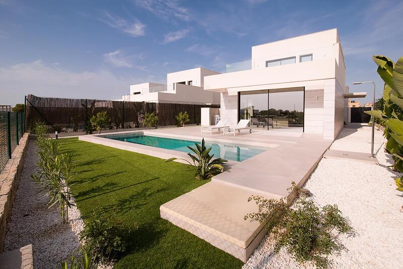 Villa til salgs i Los Montesinos, Alicante