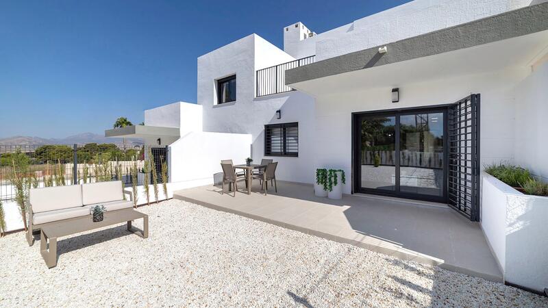 Townhouse for sale in Busot, Alicante