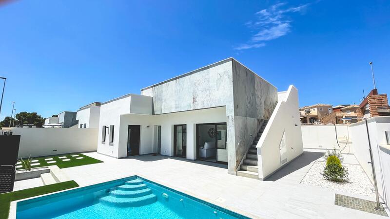 Villa for sale in Pinar de Campoverde, Alicante