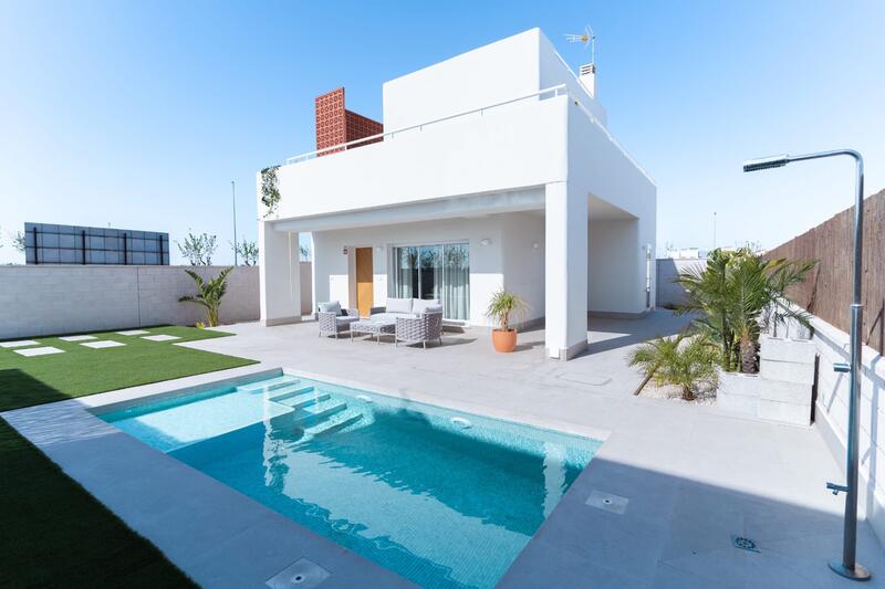 Villa en venta en Pilar de la Horadada, Alicante