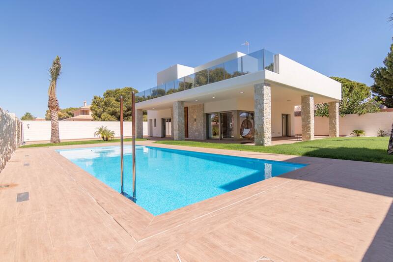 Villa til salg i Dehesa de Campoamor, Alicante