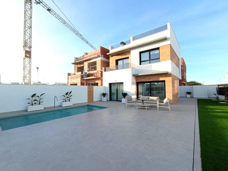 Villa for sale in Benijófar, Alicante