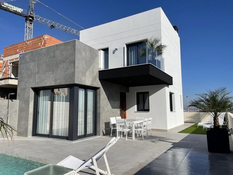 Villa zu verkaufen in Torrevieja, Alicante