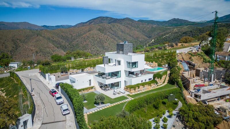 Villa for sale in Benahavis, Málaga