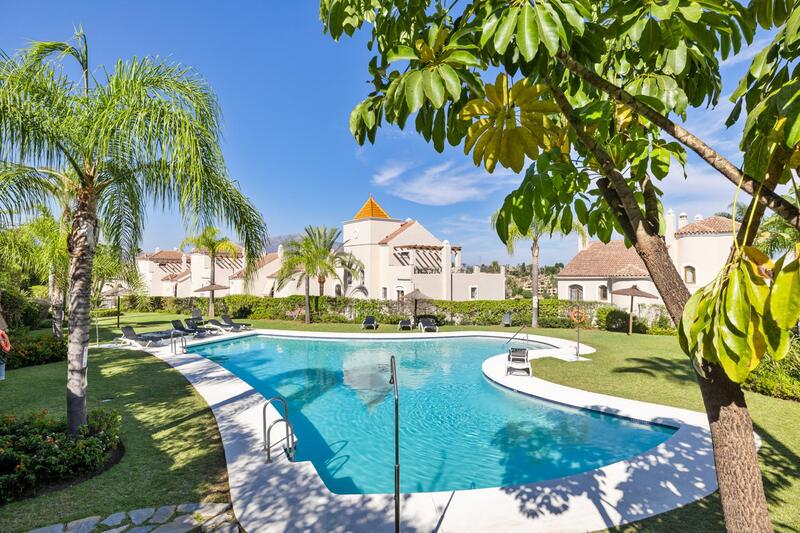 Villa à vendre dans Estepona, Málaga