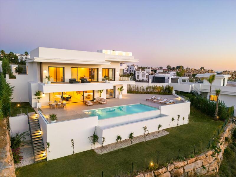 Villa til salg i Estepona, Málaga