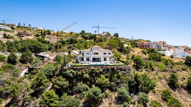 Villa for sale in Benahavis, Málaga