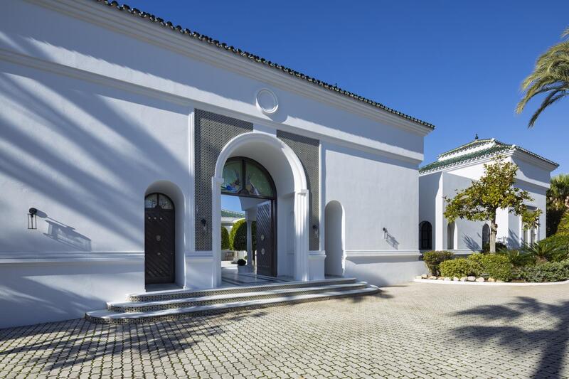 10 bedroom Villa for sale