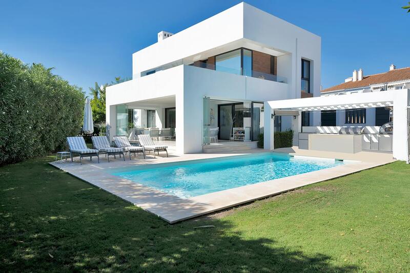 Villa for sale in Estepona, Málaga