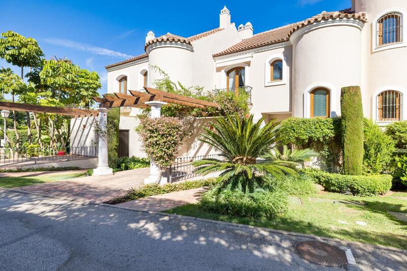 Villa til salg i Estepona, Málaga