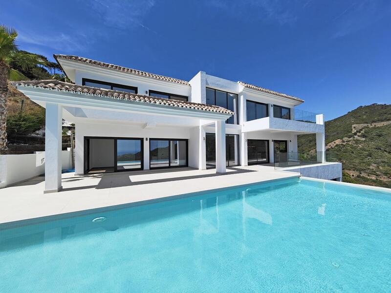 Villa for sale in Benahavis, Málaga