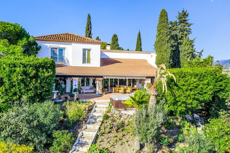 Villa for sale in Estepona, Málaga