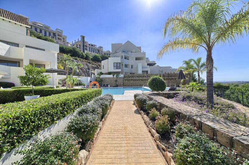 Apartment for sale in Benahavis, Málaga