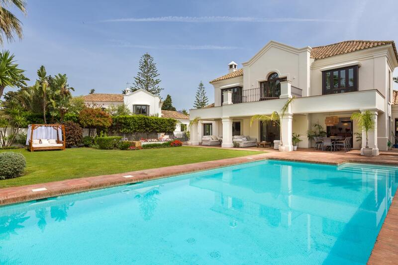 Villa for sale in Estepona, Málaga