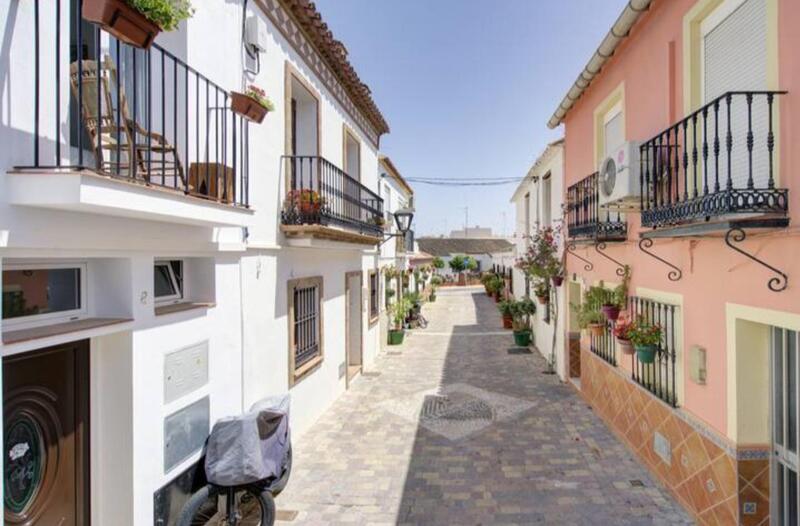 Villa for sale in Estepona, Málaga