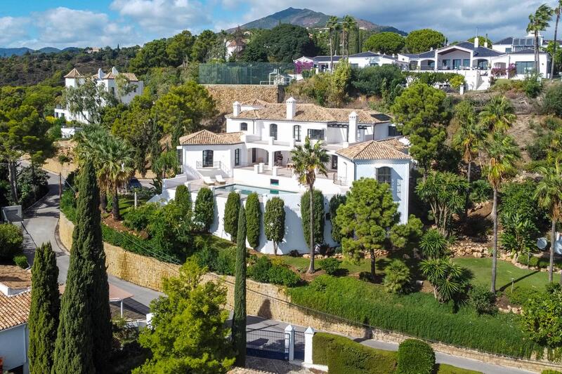 Villa for sale in Benahavis, Málaga