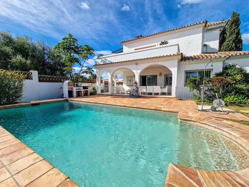 Villa for sale in Estepona, Málaga