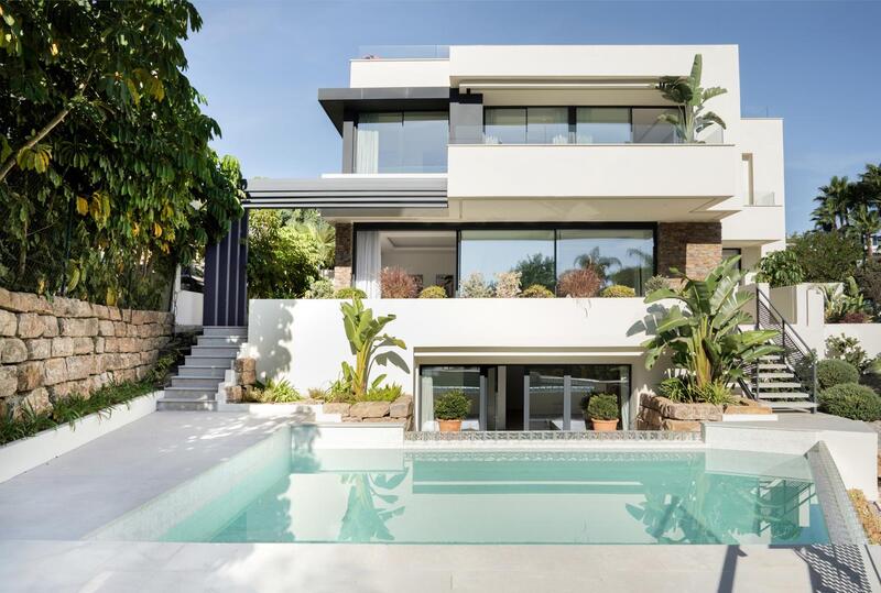 Villa for sale in Estepona, Málaga