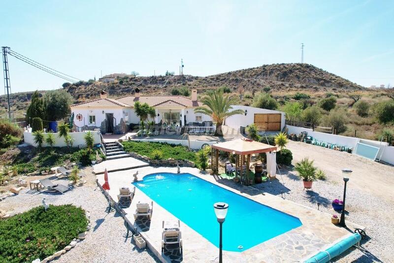 Villa for sale in Partaloa, Almería