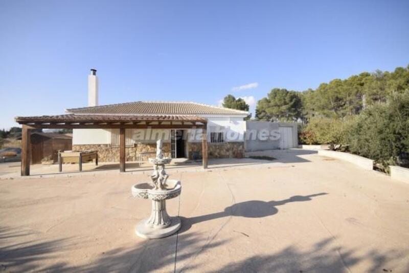 Villa en venta en Somontin, Almería