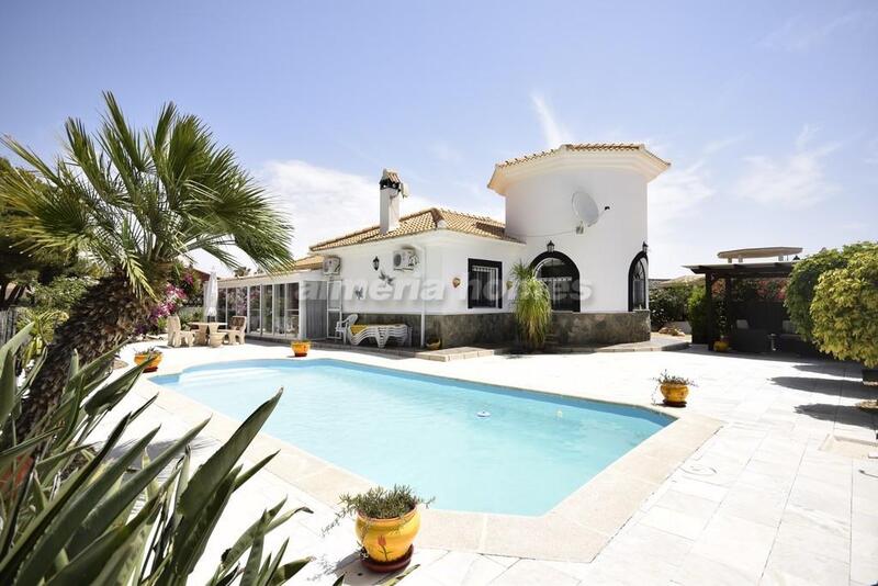 Villa for sale in Partaloa, Almería