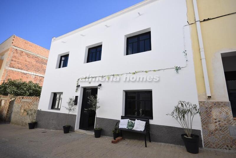 Townhouse for sale in Purchena, Almería