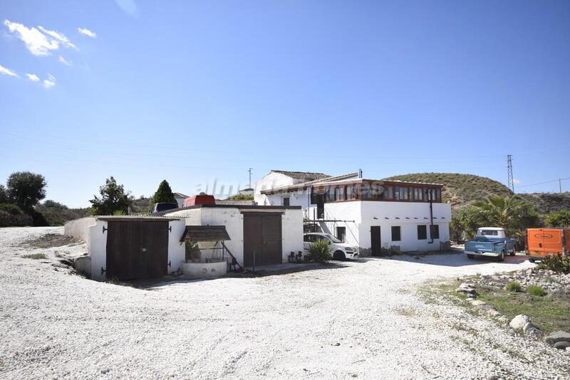 4 Schlafzimmer Landhaus zu verkaufen