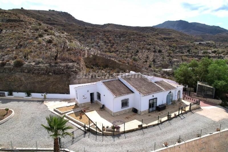 Villa zu verkaufen in Albanchez, Almería