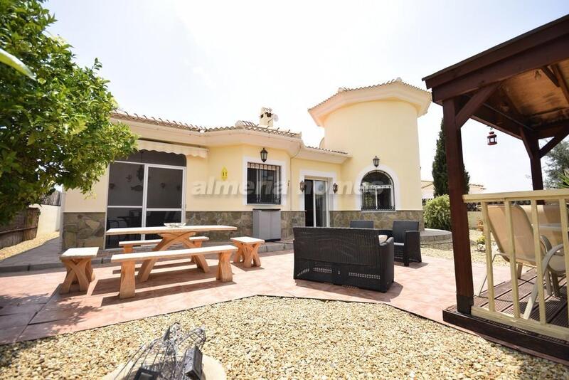 Villa for sale in Partaloa, Almería