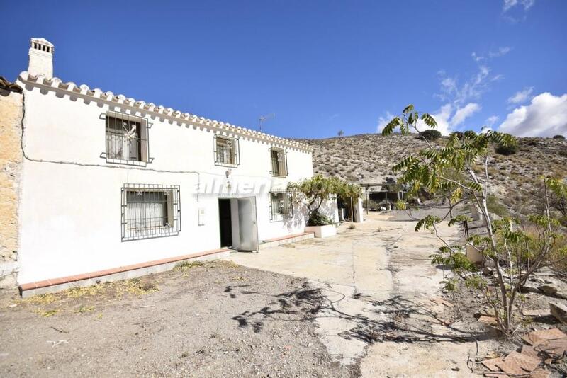 6 Cuarto Casa de Campo en venta