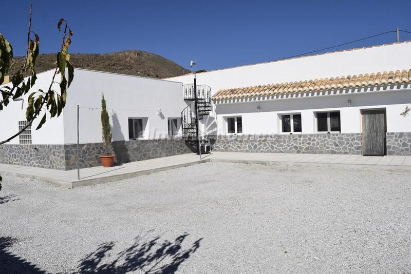 Villa Te koop in Oria, Almería