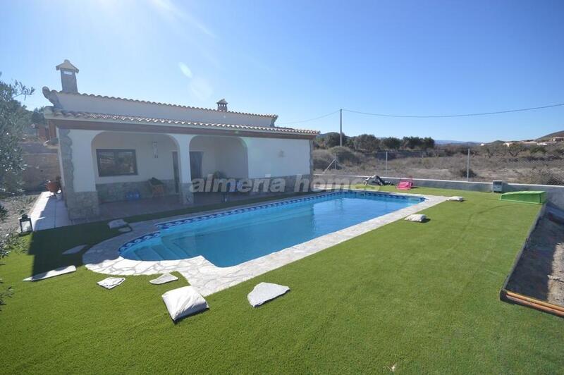 Villa en venta en Cantoria, Almería