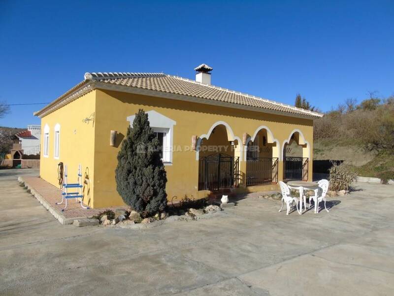 Villa en venta en Oria, Almería