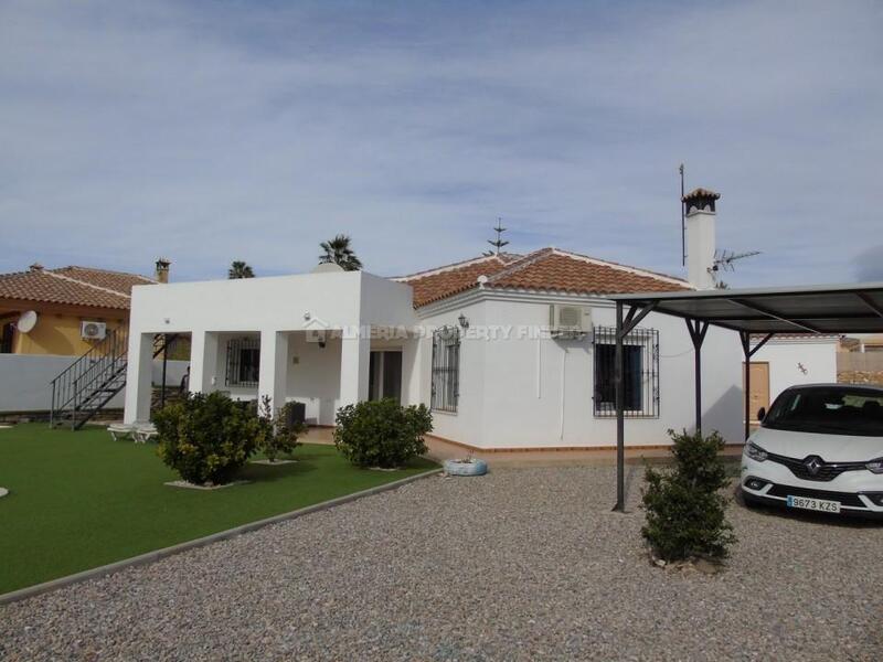 Villa en venta en Limaria, Almería