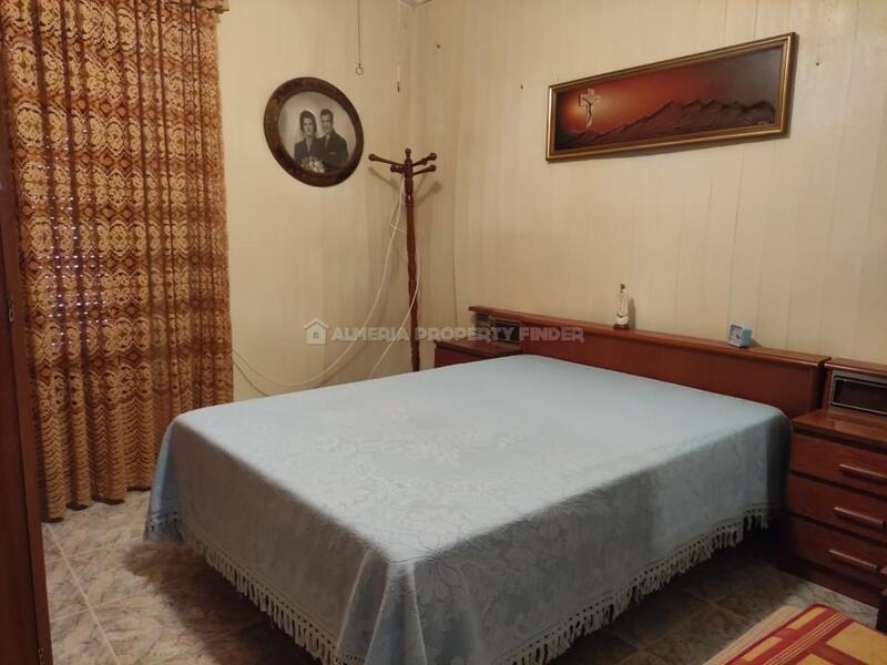 4 Schlafzimmer Landhaus zu verkaufen