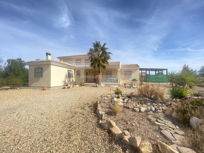Villa en venta en Albox, Almería