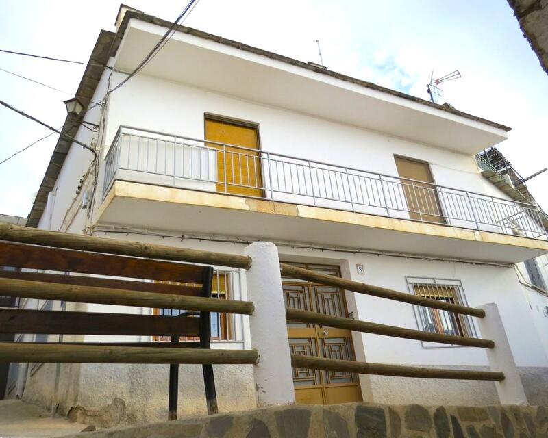 Townhouse for sale in Laroles, Granada