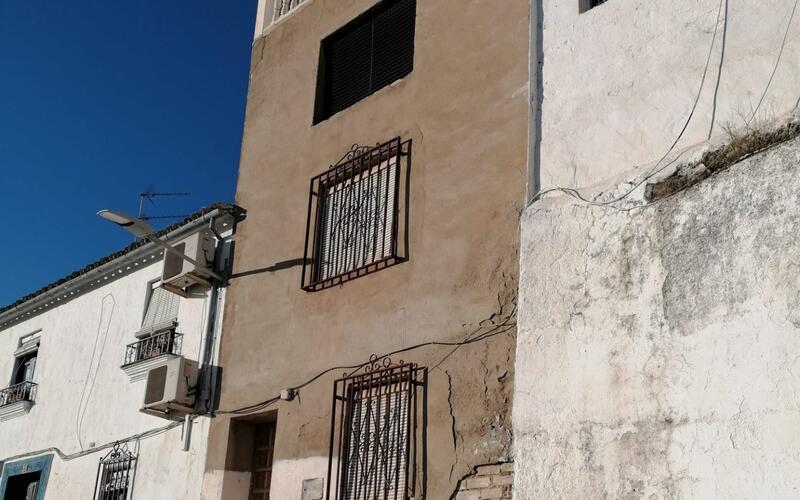 городская тюрьма продается в Rute, Córdoba