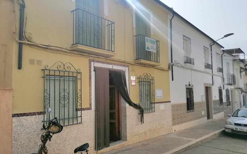 Townhouse for sale in Rute, Córdoba