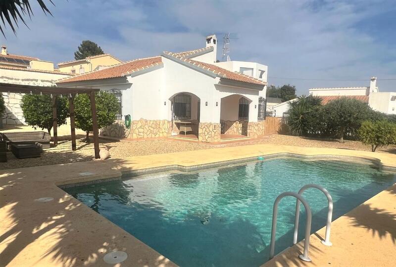 Villa en venta en Arboleas, Almería