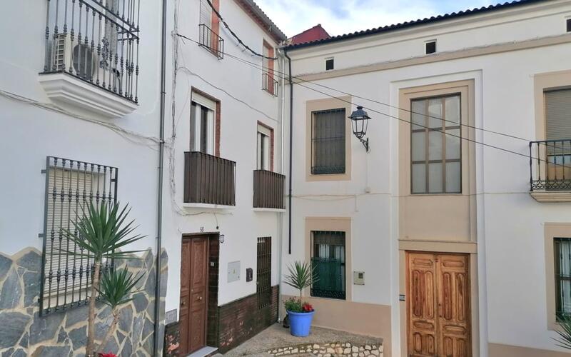 Townhouse for sale in Rute, Córdoba