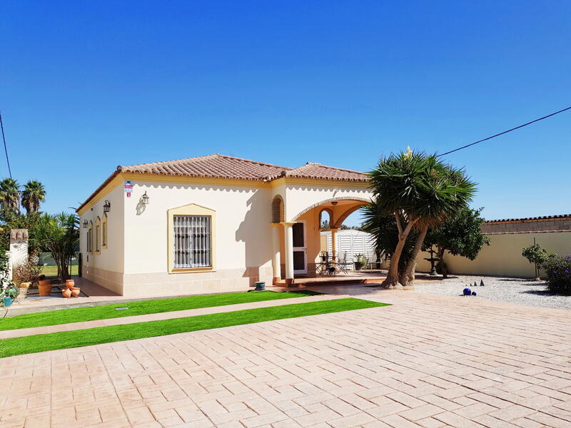 Villa en venta en Chiclana de la Frontera, Cádiz