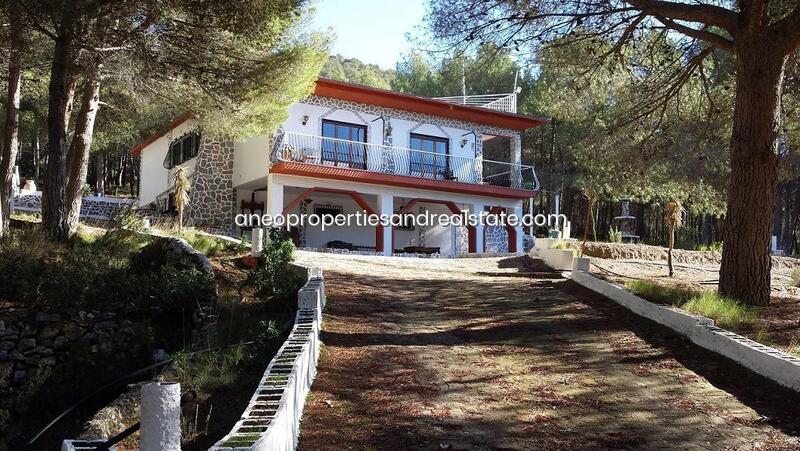 Villa en venta en Castalla, Alicante