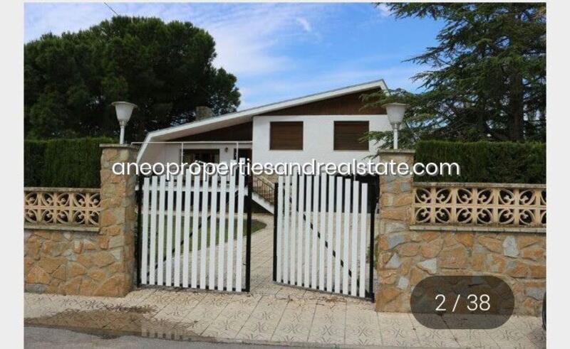 Villa til salgs i Petrer, Alicante