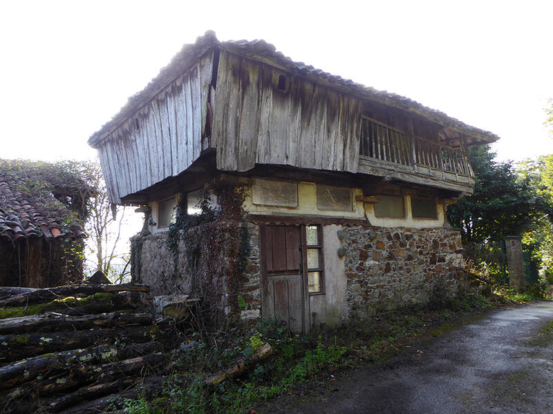 Lantställe till salu i Ardesaldo, Asturias