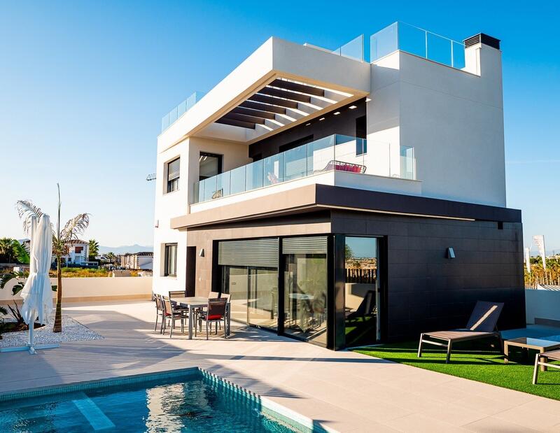 Villa en venta en La Finca Golf Course, Alicante