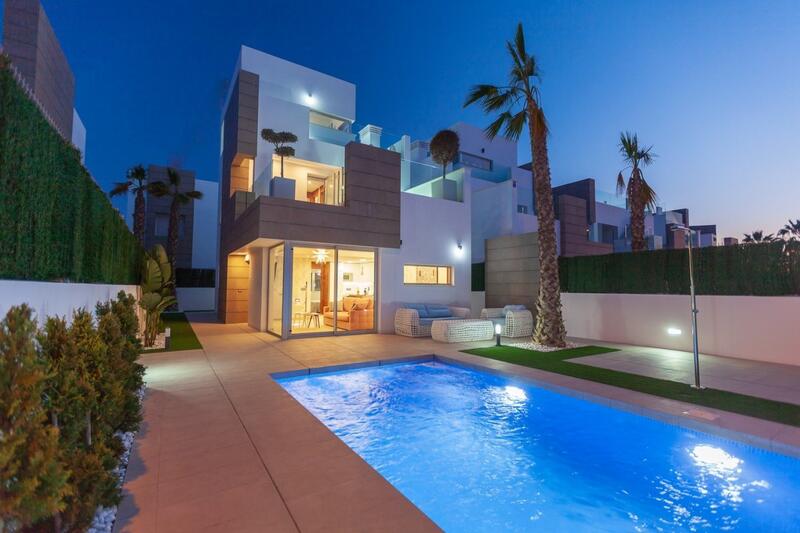 Villa en venta en El Raso, Alicante