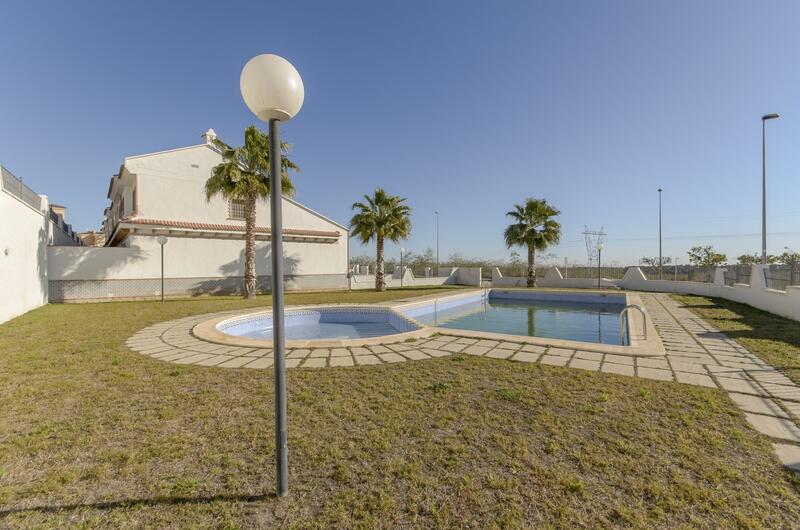 городская тюрьма продается в San Miguel de Salinas, Alicante