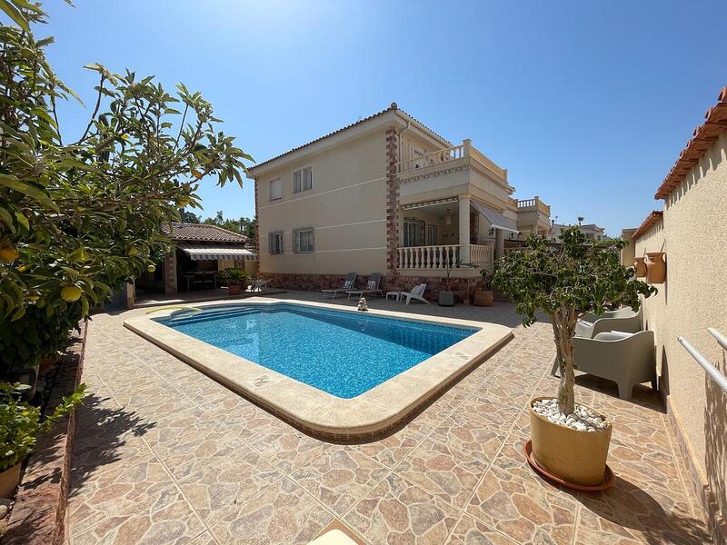 Townhouse for sale in Benijófar, Alicante